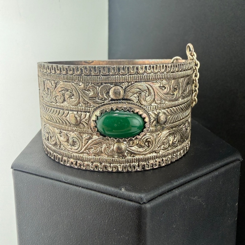 Vintage Estate Bangle Bracelet Silver Tone Green Stone Pin Closure 7.5in